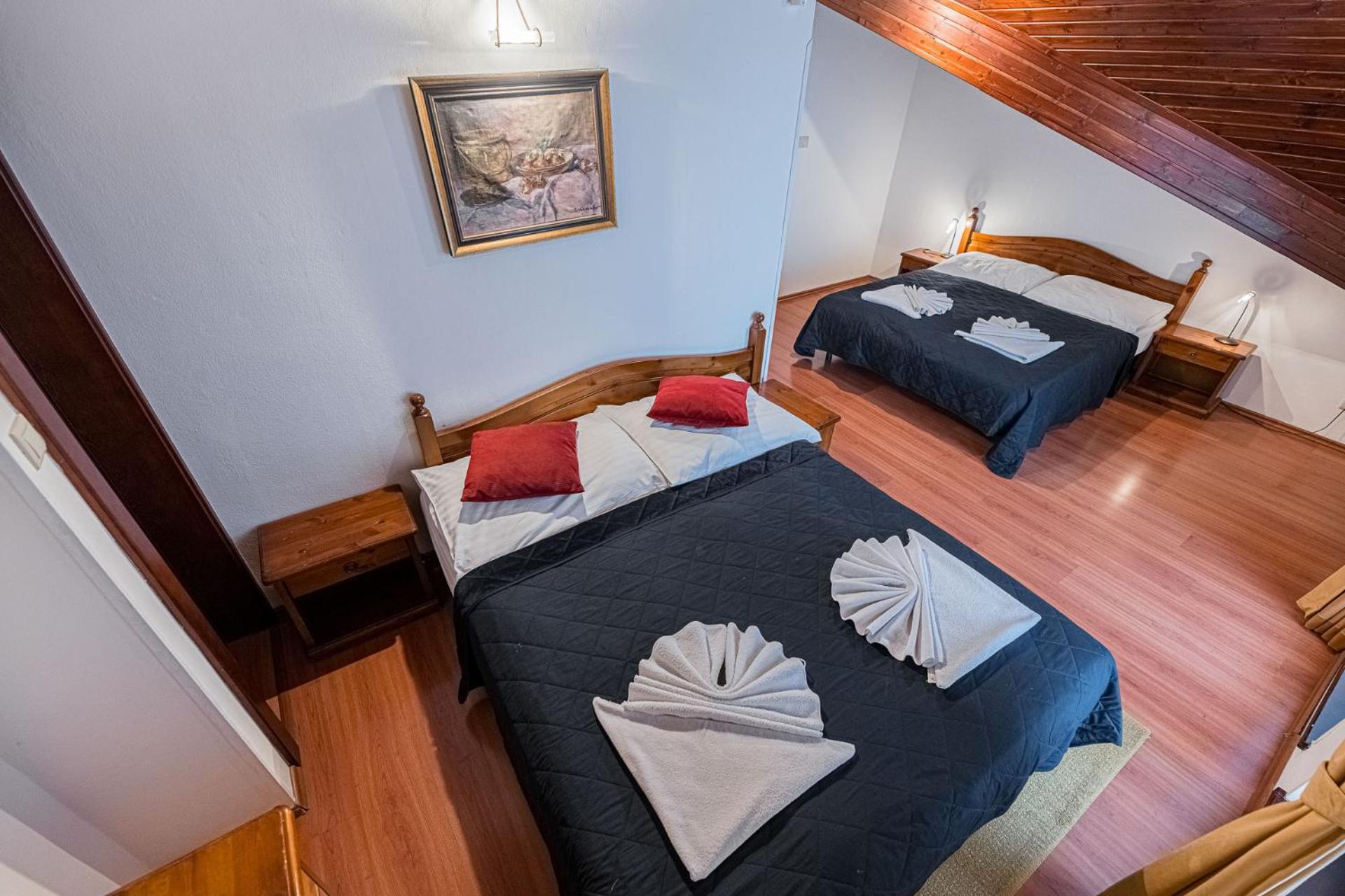 Hotel Amalia Nova Lesna Exterior photo